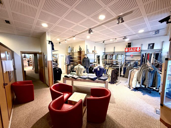 Alquiler de local comercial / superficie de tienda de 212 m² en una ubicación privilegiada en Borkum – Ladenfläche hinterer Bereich