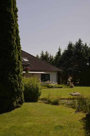 Großzügiges Einfamilienhaus auf traumhaft schönem Grundstück – Hausansicht