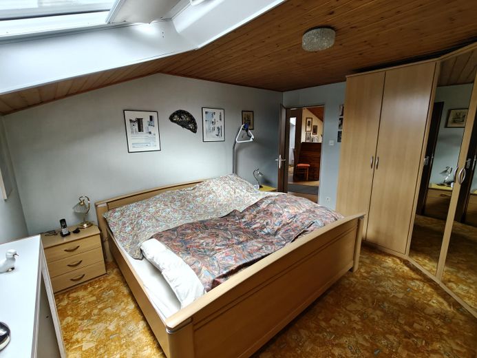Maison mitoyenne bien entretenue en emplacement central – Schlafzimmer OG