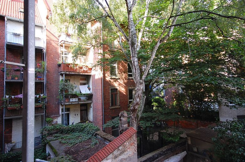 Sanierter Altbau! 3-Zi-Wohnung mit Balkon im 1.OG im beliebtem Martinsviertel – Blick vom Balkon