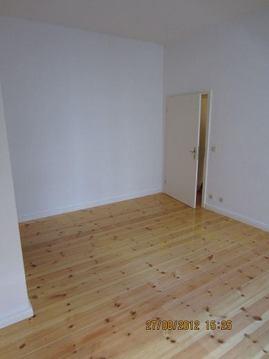 Spokojne i piękne 2-pokojowe mieszkanie w starej kamienicy w popularnej dzielnicy Friedrichshain – großes ZImmer