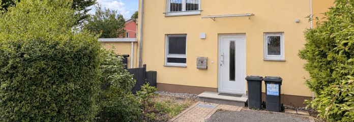 Uwaga rodziny: dom szeregowy o powierzchni mieszkalnej 117m² z ogrodem w spokojnej osadzie blisko miasta!