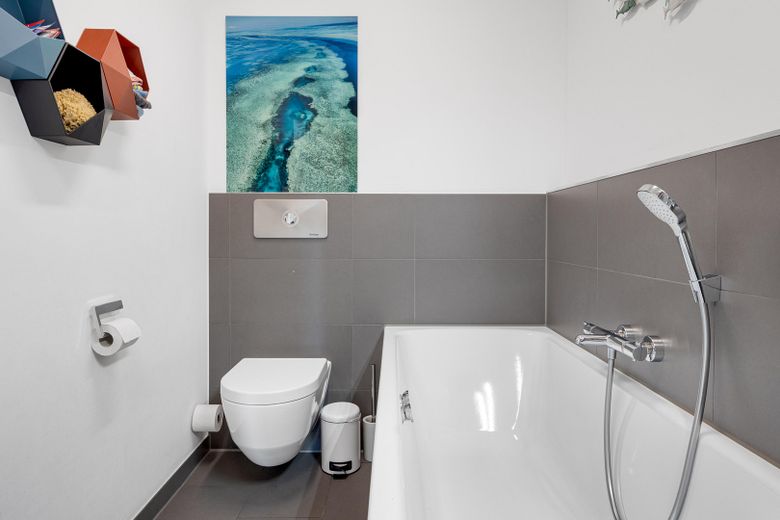 Hoogwaardig townhouse met dakterras en uitzicht op het water – Foto 17