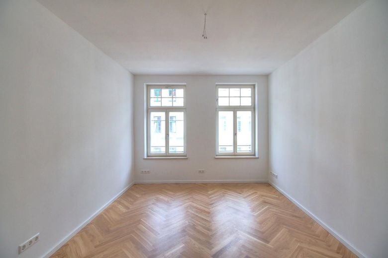 Appartamento di alta qualità, ristrutturato, con 3 locali, cucina componibile di lusso, terrazza e area giardino – Foto 8