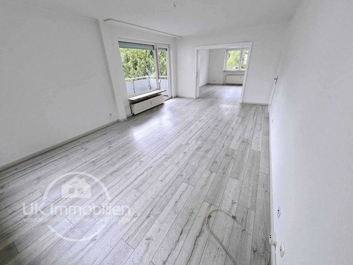 5-Zi RaumRiese mit XXL-Balkon + Close2 Japanese School – Wohnzimmer Zi1