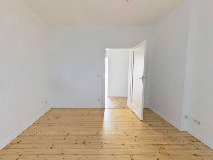 Gemütliche 2-Zimmer-Erdgeschosswohnung mit modernem Wannenbad und viel Lichteinfall – Ansicht II: Wohnzimmer
