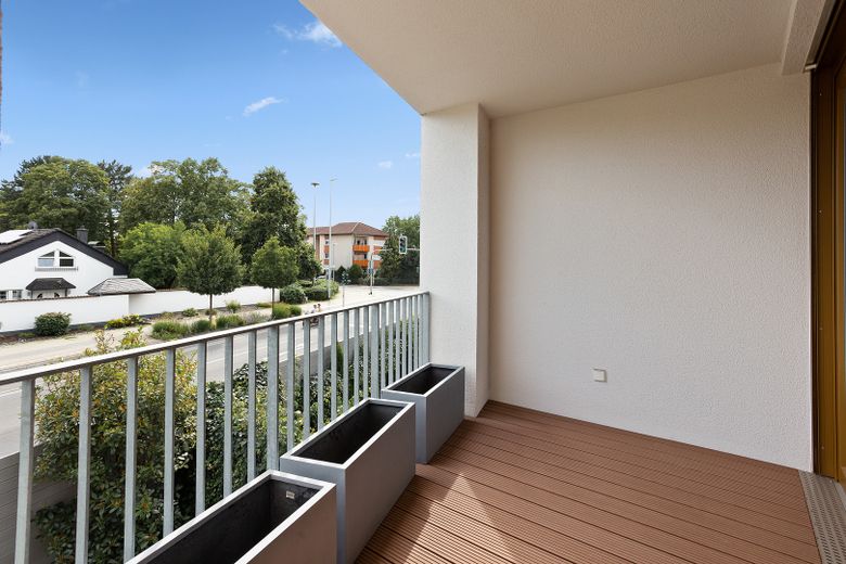 Exklusives Einfamilienhaus mit hochwertiger Ausstattung, 2 PKW Stellplätzen und kleinem Garten – Loggia im 1.OG
