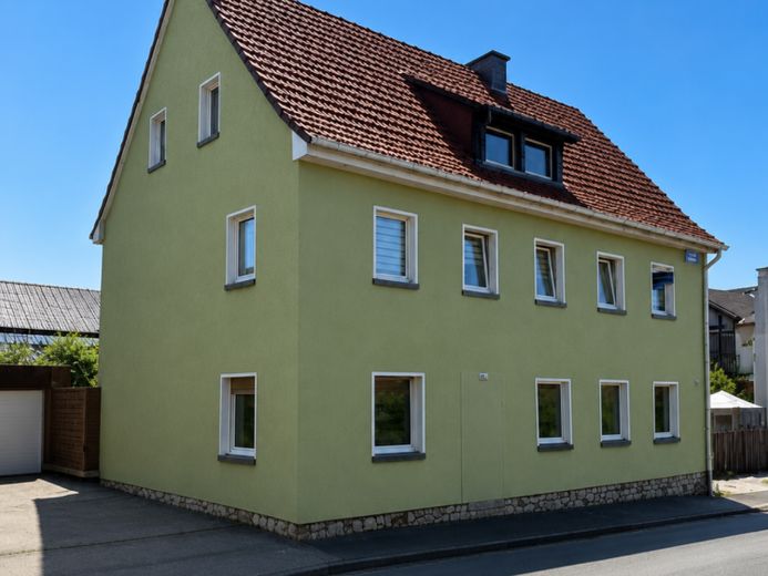 Verkauf im Bieterverfahren: 3-Parteienhaus mit Entwicklungspotenzial in Hennef-Uckerath – फोटो 1