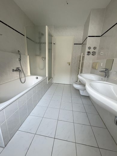 Helle 4-Zimmerwohnung zur Miete in Nymphenburg, München – 1.Bad