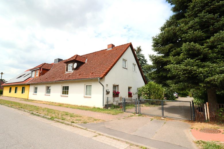 Plauer See’de büyük ikiz ev – büyük arsa ve çift araçlık carport – Fotoğraf 1