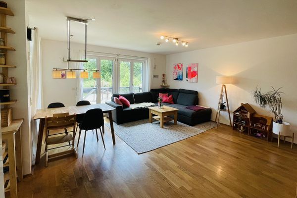 München-Aubing: Neuwertige familienfreundliche 4-Zimmer-Wohnung mit Blick ins Grüne / S-Bahn-Nähe