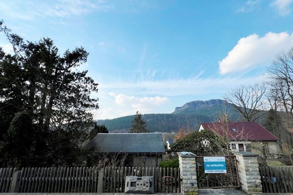 BAUGRUNDSTÜCK MIT WOCHENENDHAUS ZU VERKAUFEN