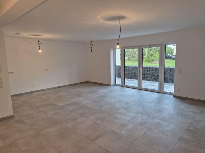 Piso de obra nueva de alta calidad en Wadern, 3zkb 120 m² EEK A+ – Wohn- Esszimmer