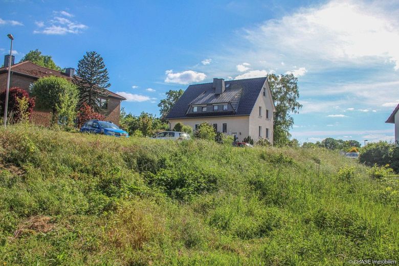 Großflächiges Baugrundstück in Rinteln - Wohntraum selber bauen im idyllischen Strücken! – Sicht vom Grundstück zur Straßenseite hin
