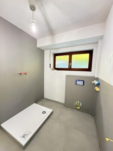 Bad mit großer Dusche