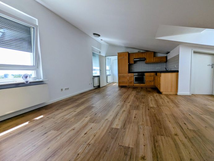 Altersgerechtes Wohnen: 2 ZKB mit Süd-West Balkon // gute Rendite // Kapitalanlage – Großzügiger Wohn-Essbereich