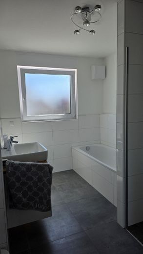 Moderne, helle 3-Zi-Wohnung mit Balkon/Keller/Stellplatz – Foto 6