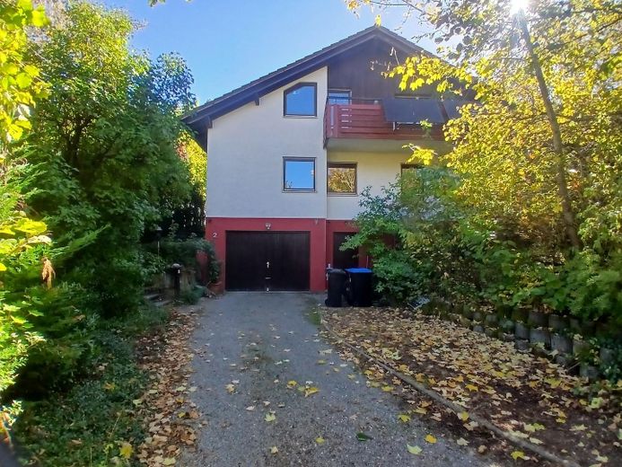 Casa unifamiliare indipendente su un terreno di 1.306 qm a Mehrstetten – Foto 1