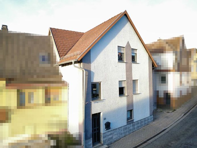 5228 Straßenseite