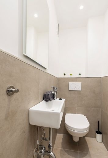 separates WC