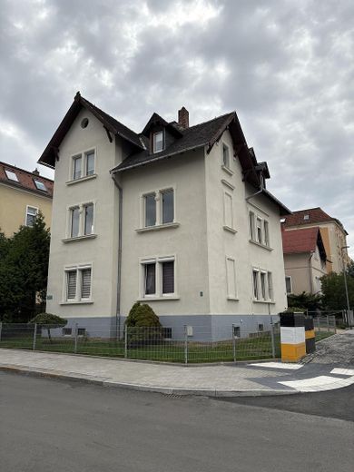 Işıkla dolup taşan 3 odalı daire, balkon ve modern banyo ile – Außenansicht