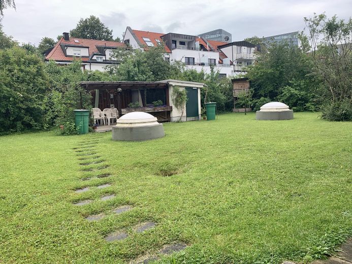 Bogenhausen: luminoso e tranquillo appartamento condominiale di 2,5 locali, TG, libero – gr. ruhiger Gemeinschaftsgart.