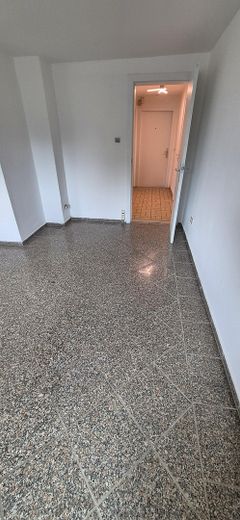 Blick vom Wohnzimmer-> Flur