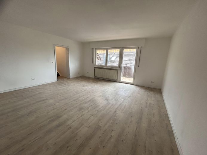 Frisch saniertes Haus mit hervorragender Verkehrsanbindung – Schlafzimmer V im 2. + Balkon