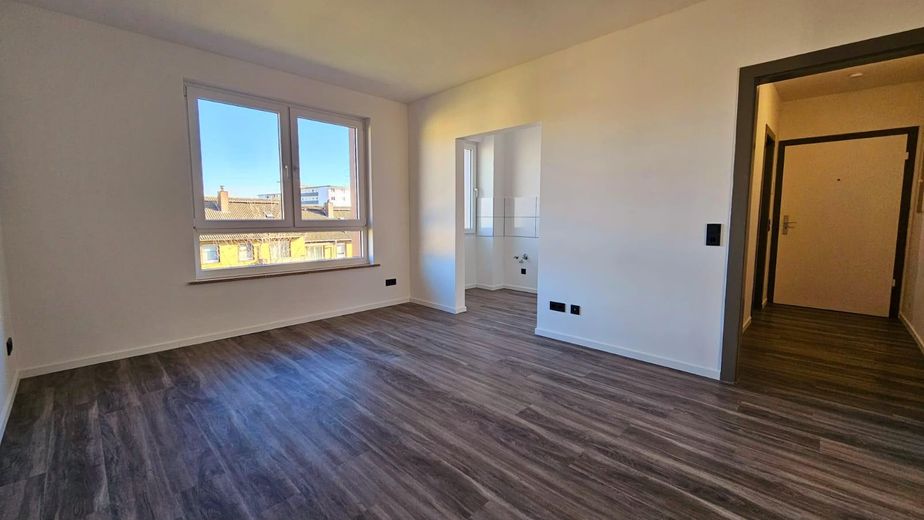 Kernsanierte 2 Zimmer Wohnung zu vermieten – Wohn-/Esszimmer
