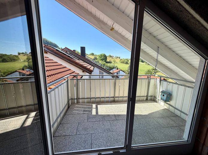 EFH mit Einlieger, Doppelgarage, Werkstatt, unverbaubarer Aussicht, Toplage u. Provisionsfrei – Balkon DG