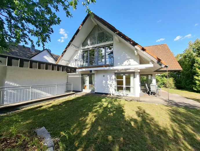 From Private Owner: Individual Architect-Designed House with Gallery & Garden – Fürth – Photo 1
