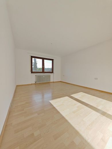 bezugsfreie und helle 3-Zi. Penthouse Wohnung in Schelmenholz – Elternzimmer