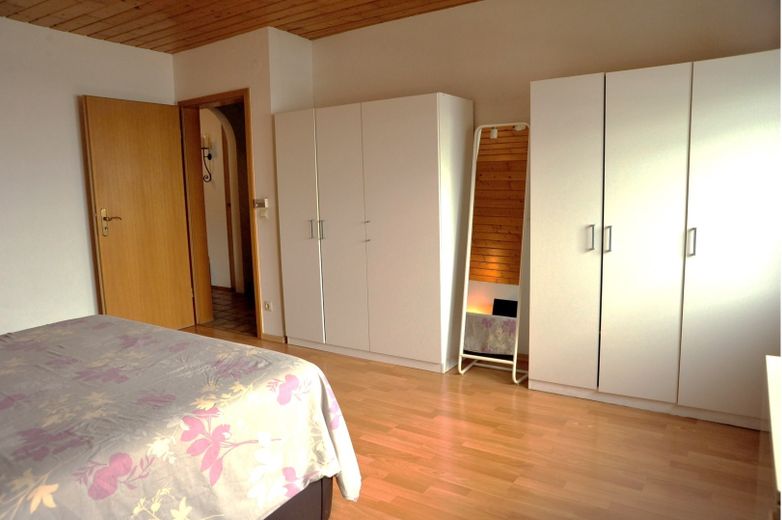 Sehr Helle schicke 3 Zimmer Dachgeschosswohnung mit Blick in die Berge – Photo 5