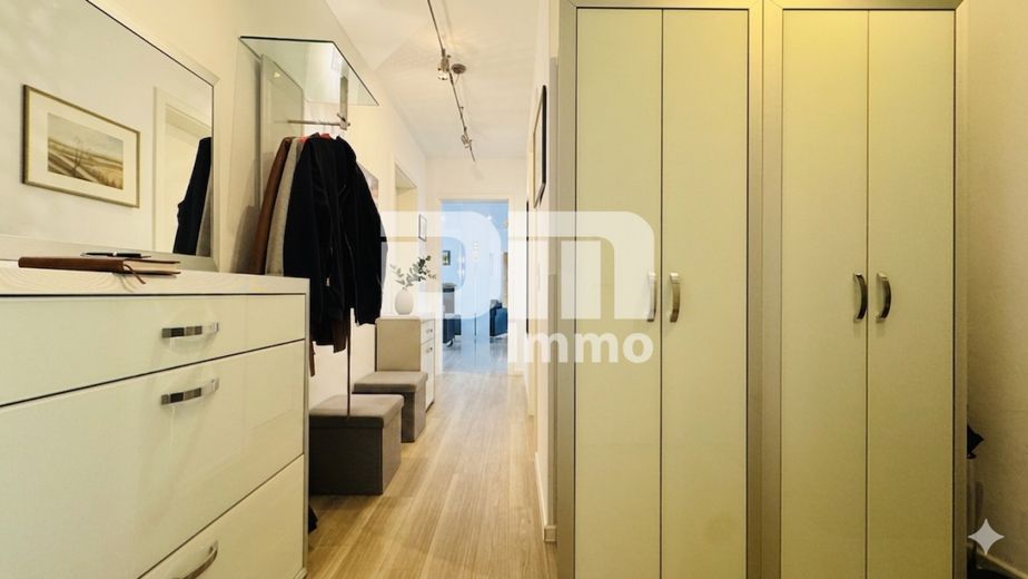 Exklusives Penthouse-Juwel mit 360 Grad Panorama-Dachterrasse in Baunatal-Großenritte – Flur / Diele
