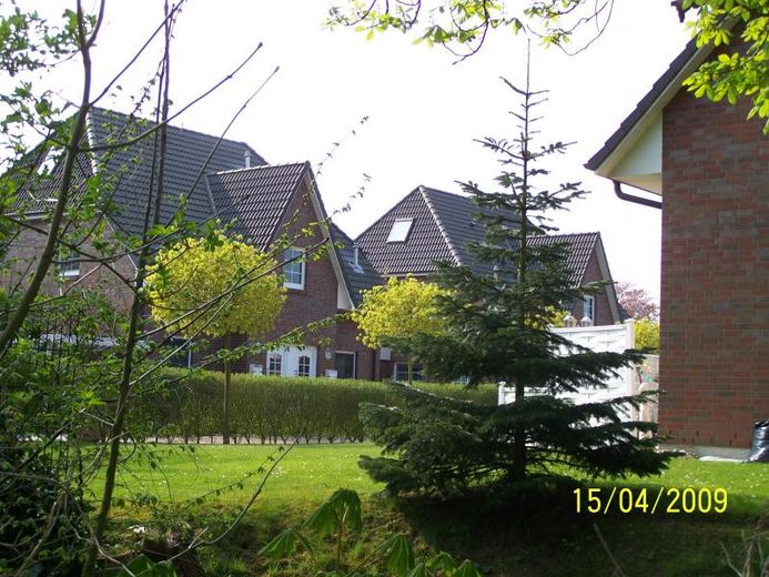 Blick vom Park zum Haus