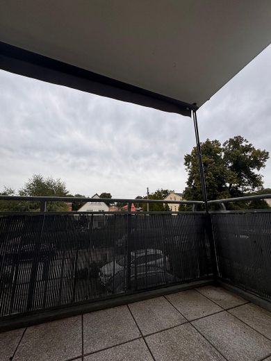 Wassergrundstück: Helle und großzügige 2-Zimmerwohnung – Blick von Balkon