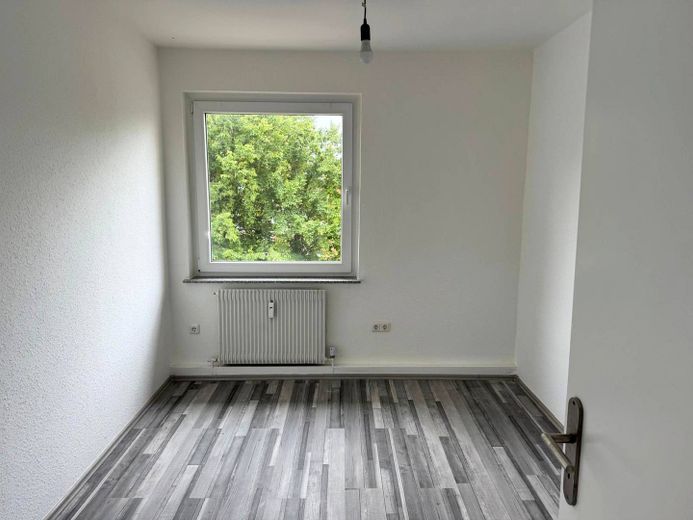 BALKON und Wannenbad: Moderne 3-Zimmer-Wohnung in naturnaher Wohnlage – Schlafzimmer II