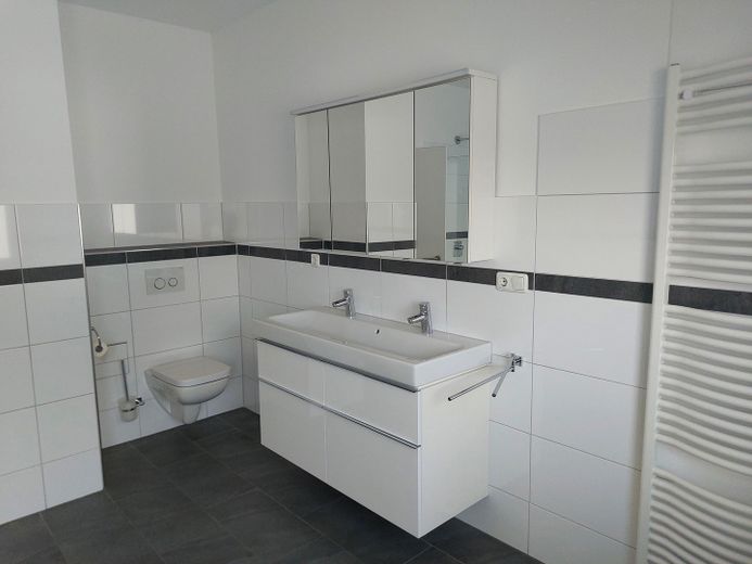 Langen - Moderne Maisonette im Herzen der Altstadt – Bad DG