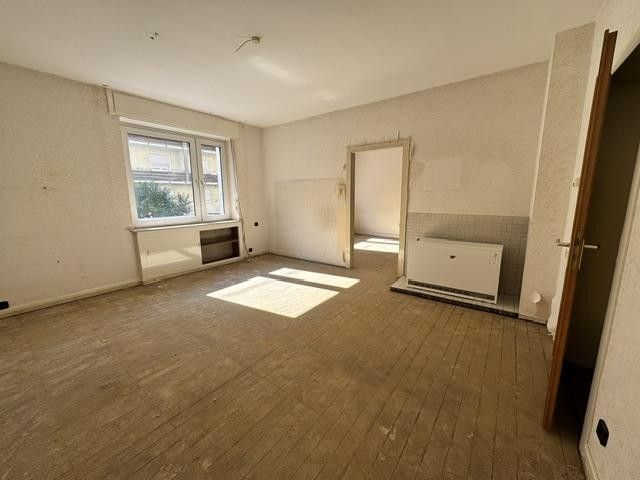 2 locali con balcone a Karlsruhe-Mühlburg – Ideale per inquilini con abilità manuali – Wohnzimmer oder Schlafzimmer