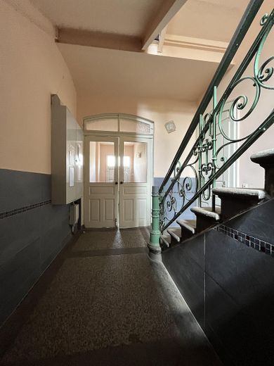 Tamamen kiralanmış konut ve iş binası, %8 getiriyle – Fotoğraf 2