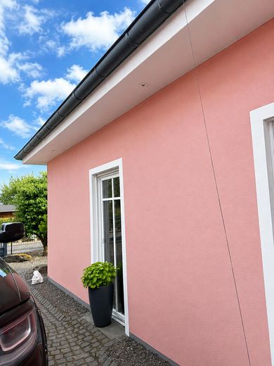 Ekskluzywny dom jednorodzinny z basenem na działce 2.002 m² w pobliżu Trewiru – Edle Fassadenansicht