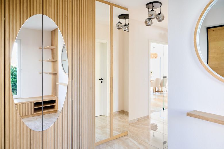 Diele mit Schreiner Einbauten