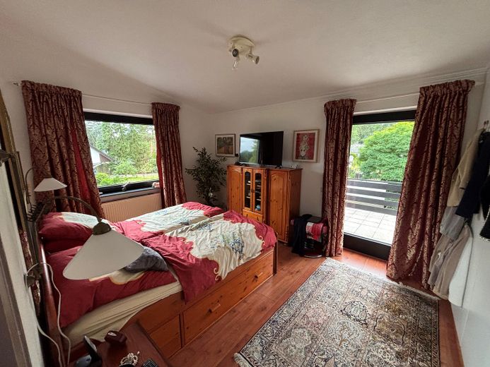 Schlafzimmer 1