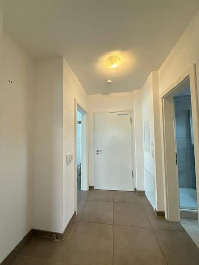 High-quality and as-new 2-room top-floor apartment with fitted kitchen – Foto 5