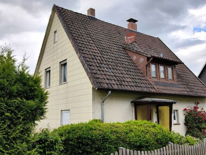 Gemütliches Einfamilienhaus mit Kamin, sonniger Terrasse und großem Garten in Bodenwerder – Foto 1