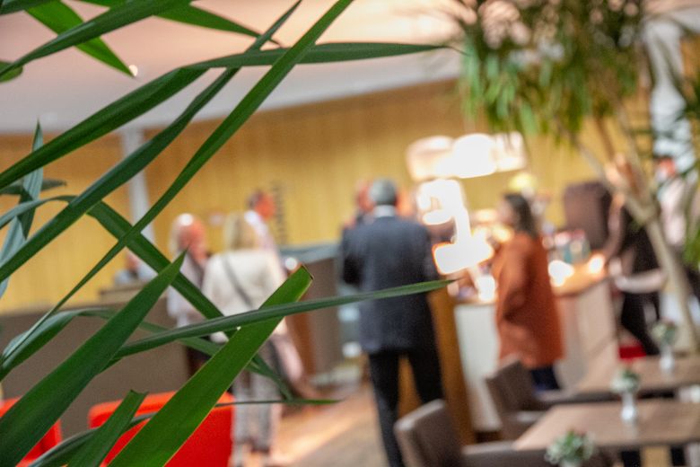 Flexible Coworking-, Büro-, Besprechungs- und Seminarräume zu vermieten! – Loungebereich 