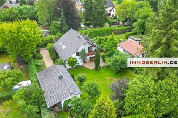 IMMOBERLIN.DE - Sehr attraktives Haus mit Westgarten, Nebengebäude & Garage
