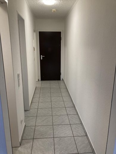 Vermietete Eigentumswohnung mit 13,2 % Bruttorendite | Balkon | 33,5 m² | Gladbeck – Flur