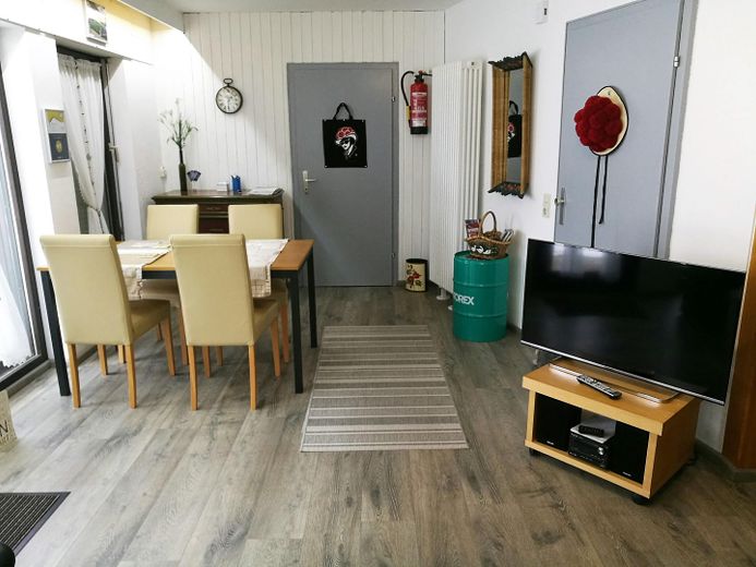 HAUS-SCHLUCHSEEBLICK: 3 Ferienwohnungen mit "Classic-Car-Ambiente" in Premiumlage (€ 1,1 Mio. +Inv.) – UG Wohnraum mit Esstisch