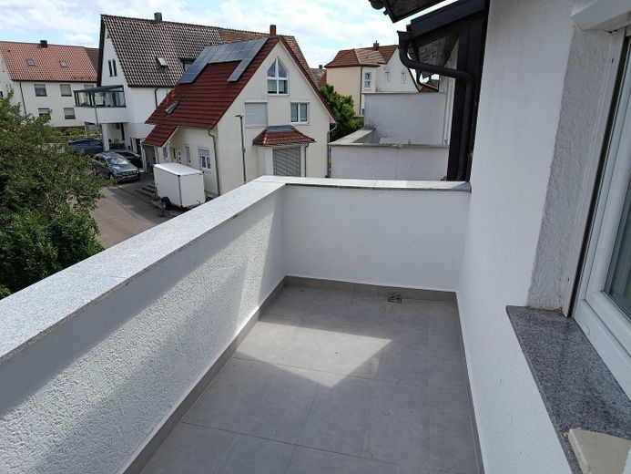 Komplett renovierte 3 Zimmer DG-Maisonette Wohnung in Holzgerlingen – Balkon
